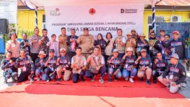 Foto bersama usai kegiatan pembekalan keterampilan manajemen risiko dan pertolongan pertama yang dilaksanakan PLN dalam Program Tanggung Jawab Sosial Lingkungan (TJSL) Desa Siaga Bencana di  wilayah pesisir Hamadi, Kota Jayapura. (Foto dok PLN) 
