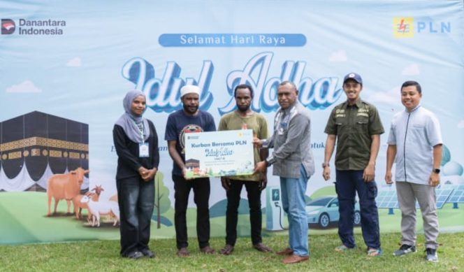 
					PLN UIW PPB serahkan hewan kurban kepada penerima manfaat. (Foto dok: PLN UIW PPB)