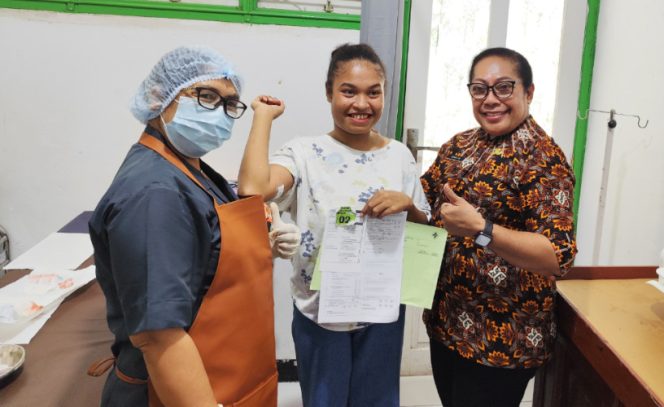 
					Pelayanan KB bersama DP3AKB di Puskesmas Warari. (KabarPapua.co/Ainun Faathirjal)
