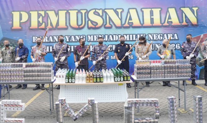 
					Suasana pemusnahan barang menjadi milik negara (BMMN) hasil penindakan di bidang cukai hingga Mei 2026 senilai Rp127 juta. (IST) 