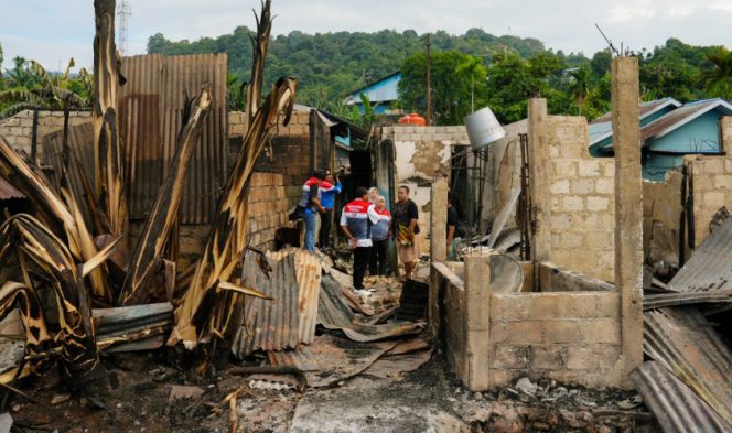 
					Pertamina Patra Niaga berikan bantuan bagi warga terdampak kebakaran di Jayapura. (Foto dok: Pertamina)