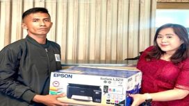 Penyerahan printer dari PLN IP UBP Holtekamp pada momen Hari Pendidikan Nasional. Foto: PLN IP UBP Holtekamp