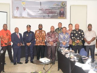 Foto bersama usai RUPS antara PT Avianus Puncak Papua dengan Pemkab Puncak selaku pemegang saham di Hotel Sunny Abepura, Kota Jayapura, Kamis, 7 Mei 2026. (Foto dok: Diskominfo Puncak)