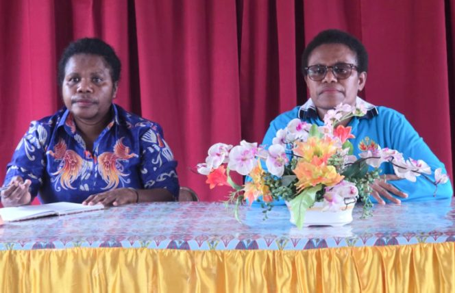 
					Ketua WKRI Kabupaten Paniai, 
Vivian Gobay saat sidang pleno LPJ akhir masa jabatan masa bakti 2023-2026. (KabarPapua.co/Agies Pranoto) 