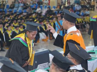 Ilustrasi wisudawan Uncen. Foto: uncen.ac.id.