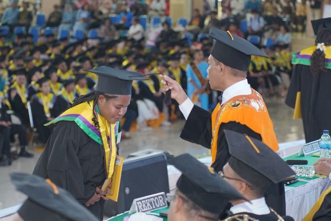 
					Ilustrasi wisudawan Uncen. Foto: uncen.ac.id.