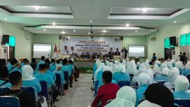 Wagub Papua, Aryono Rumaropen melepas 840 calon jemaah Haji asal papua. Foto: ist