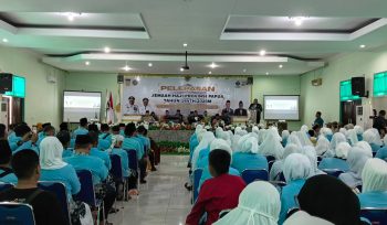 Wagub Papua, Aryono Rumaropen melepas 840 calon jemaah Haji asal papua. Foto: ist