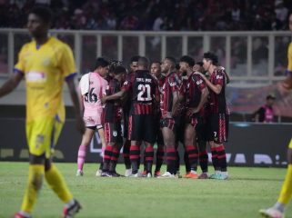 Persipura Jayapura dalam pertandingan Laga pamungkas Liga 2, melawan Persiku Kudus. Foto: ist         