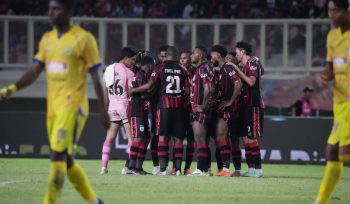 Persipura Jayapura dalam pertandingan Laga pamungkas Liga 2, melawan Persiku Kudus. Foto: ist         