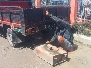 Temuan tangki BBM modifikasi pada sebuah mobil yang sedang mengisi BBM di APMS Lasminingsih Wamena.
Foto : Istimewa