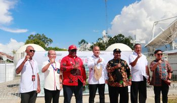 Bupati Jayawijaya, Athenius Murip (topi merah) saat menghadiri Community Gateway Wamena. Foto: Agris Wistrijaya/Kabarpapua.co