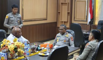 Wakil Bupati Jayawijaya Ronny Elopere bertemu dengan Kapolda Papua, Irjen Pol Patrige Renwarin di Mapolda Papua di Koya Koso Kota Jayapura. Foto: Humas Polda Papua  