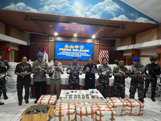 
					Keterangan pers Lantamal X terkait pengungkapan ganja asal Papua Nugini. Foto: Katharina/KabarPapua.co