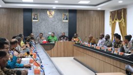 Rapat bersama untuk prosesi 'patah pana' di Wamena. Foto: Agris Wistrijaya/KabarPapua.co