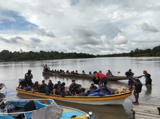 Sebanyak 44 penambang emas dievakuasi dari perbatasan Pegunungan Bintang dan Boven Digoel pasca serangan KKB. Foto: Humas Polda Papua.