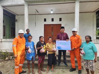 PLN IP UBP Holtekamp membagikan hewan kurban di momen Iduladha 1447 Hijriyah. Foto: PLN IP UBP Holtekamp