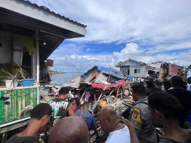 
					Penampakan rumah yang hancur diduga akibat ledakan dari bom peninggalan perang dunia II di kawasan perikanan Biak Numfor. Foto: Humas Polda Papua 
