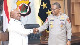 Wakil Bupati Jayawijaya Ronny Elopere bertemu dengan Kapolda Papua, Irjen Pol Patrige Renwarin di Mapolda Papua di Koya Koso Kota Jayapura. Foto: Humas Polda Papua  