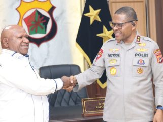 Wakil Bupati Jayawijaya Ronny Elopere bertemu dengan Kapolda Papua, Irjen Pol Patrige Renwarin di Mapolda Papua di Koya Koso Kota Jayapura. Foto: Humas Polda Papua  