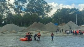 Pencarian korban putusnya Kali Uwe di Distrik Wouma, Kabupaten Jayawijaya. Foto: ist