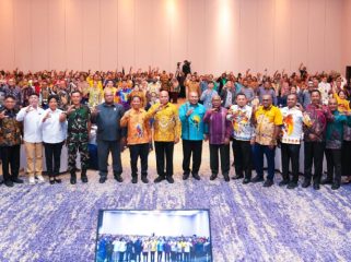 Foto bersama jajaran Disdikpora Kabupaten Kepulauan Yapen usai kegiatan sosialisasi SPMB 2026-2027 dan E-Ijazah di Aula SMAN 1 Serui. Foto: Disdikpora Yapen 