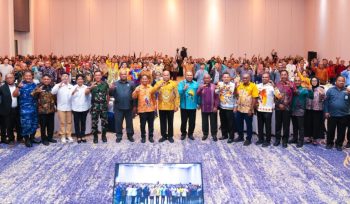 Foto bersama jajaran Disdikpora Kabupaten Kepulauan Yapen usai kegiatan sosialisasi SPMB 2026-2027 dan E-Ijazah di Aula SMAN 1 Serui. Foto: Disdikpora Yapen 