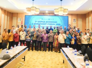Foto bersama dalam acara PEIF ke-2 Tahun 2026 yang dihadiri pemda dari Provinsi Papua dan DOB di Mimika, Papua Tengah. (Foto dok: KPw Bank Indonesia Provinsi Papua) 