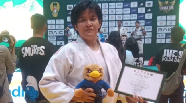 Bripda Dita Aulia Permata Putri, S.M., personel Polwan berdinas di Bidang Keuangan Polda Papua sukses bawa pulang medali perunggu di Kejurnas Judo KASAD 2026. Foto: Humas Polda Papua