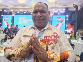 Bupati Jayawijaya, Atenius Murip usai tampil menerima penghargaan Apresiasi Pemerintah Daerah Berprestasi Regional Papua Tahun 2026. (KabarPapua.co/Imelda)