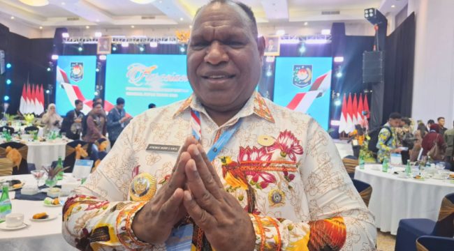 Bupati Jayawijaya, Atenius Murip usai tampil menerima penghargaan Apresiasi Pemerintah Daerah Berprestasi Regional Papua Tahun 2026. (KabarPapua.co/Imelda)