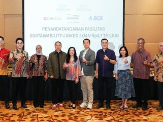 CIMB Niaga bersama Bank Danamon dan BCA menandatangani perjanjian pembiayaan sindikasi Sustainability-Linked Loan (SLL) senilai Rp4,7 triliun untuk Plaza Indonesia. (Foto dok: CIMB Niaga)