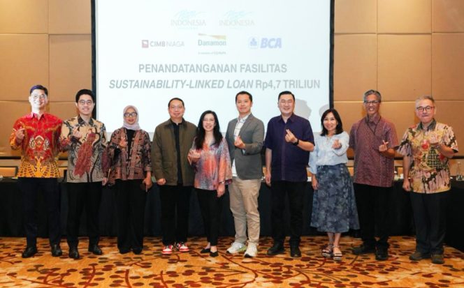 
					CIMB Niaga bersama Bank Danamon dan BCA menandatangani perjanjian pembiayaan sindikasi Sustainability-Linked Loan (SLL) senilai Rp4,7 triliun untuk Plaza Indonesia. (Foto dok: CIMB Niaga)