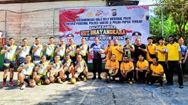 Berfoto bersama saat menyambut HUT Ke-80 Bhayangkara di Polres Nabire. (KabarPapua.co/Agies Pranoto)