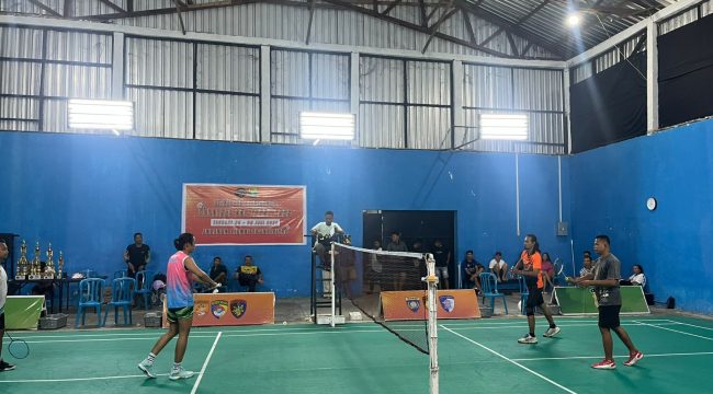 Turnamen Badminton Kapolres Cup Kepulauan Yapen. Foto: ist