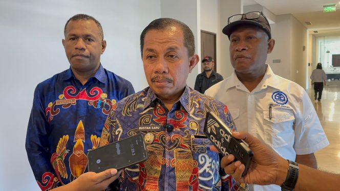 
					Wakil Wali Kota Jayapura, Rustan Sarumendorong pelaku usaha Orang Asli Papua (OAP) segera meningkatkan kemampuan dan pemahaman teknologi agar mampu beradaptasi dengan sistem elektronik yang berlaku. Foto: paraparatv