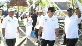 Wujudkan Gerakan Indonesia Asri, Pemprov Papua dan Pemkot Jayapura gelar kerja bakti di wilayah Kota Jayapura. (KabarPapua.co/Imelda)
