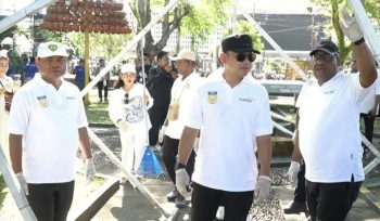 Wujudkan Gerakan Indonesia Asri, Pemprov Papua dan Pemkot Jayapura gelar kerja bakti di wilayah Kota Jayapura. (KabarPapua.co/Imelda)
