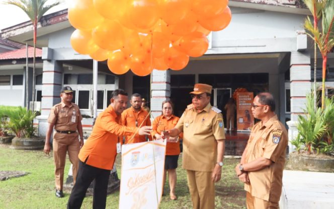 
					Pengguntingan balon udara ditandainya dimulai pelaksanaan Kick Off Sensus Ekonomi 2026 di Kabupaten Kepulauan Yapen. (Foto: IST)
