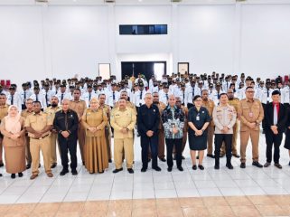 136 CPNS Formasi Tahun 2024 di Pemkab Kaimana saat mengikuti pembukaan kegiatan Latsar CPNS di Gedung Pertemuan Krooy, Kaimana. (KabarPapua.co/Yosias Wambrauw)