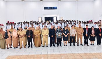 136 CPNS Formasi Tahun 2024 di Pemkab Kaimana saat mengikuti pembukaan kegiatan Latsar CPNS di Gedung Pertemuan Krooy, Kaimana. (KabarPapua.co/Yosias Wambrauw)