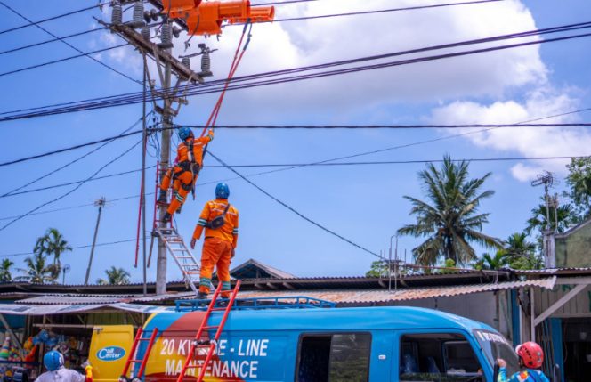 
					Lewat aksi pasukan PDKB, PLN UIW Papua dan Papua Barat berhasil selamatkan energi sebesar 2.731.270 kWh hingga Mei 2026 dari 1.071 titik pemeliharaan. (Foto dok: PLN UIW Papua dan Papua Barat)