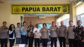 Foto bersama dalam pertemuan PLN UIW Papua dan Papua Barat dengan Polda Papua Barat. (Foto dok: PLN UIW Papua dan Papua Barat) 