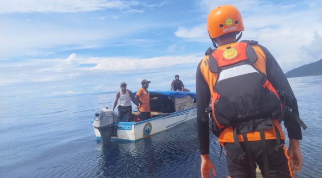 Tim SAR Gabungan melakukan pencarian menggunakan Rescue Carrier. Operasi pencarian melibatkan unsur Kantor SAR Manokwari, Unit Siaga SAR Teluk Wondama, Polairud Polres Teluk Wondama, KPLP Wasior, PT Pelni, BPBD setempat, serta masyarakat lokal. (Foto dok: IST)