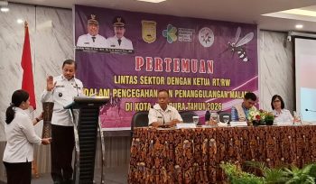 Saat Wakil Wali Kota Jayapura Rustan Saru membuka resmi Pertemuan Lintas Sektor dengan Ketua RT/RW dalam Pencegahan dan Penanggulangan Malaria di Kota Jayapura Tahun 2026, Kota Jayapura, Papua, Rabu, 24 Juni 2026. (KabarPapua.co/Imelda)