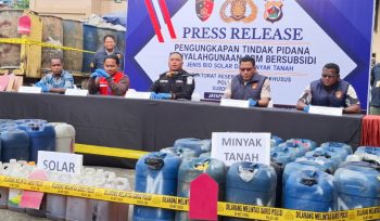 Polda Papua melalui Tim Subdit IV Tipidter Ditreskrimsus berhasil ungkap 2 kasus dugaan penyalahgunaan pengangkutan dan niaga BBM subsidi dalam operasi di Kabupaten Jayapura dan Kota Jayapura. (KabarPapua.co/Imelda)
