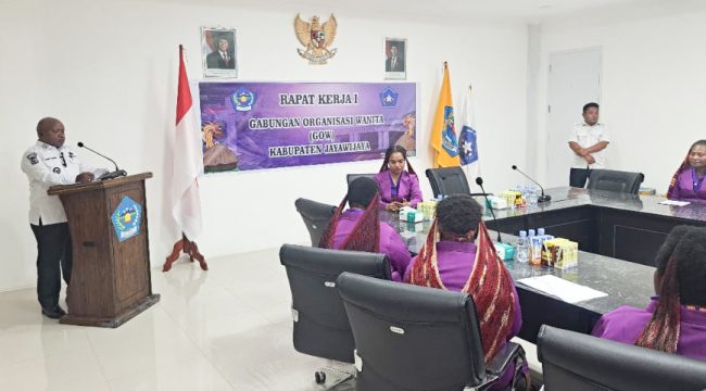 Saat Wabup Jayawijaya, Ronny Elopere buka  resmi dan beri sambutan di Raker I GOW Kabupaten Jayawijaya. (Foto dok: IST)