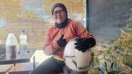 Tarti (45) berprofesi sebagai ojek di Nabire, Papua Tengah. (KabarPapua.co/Agies Pranoto)