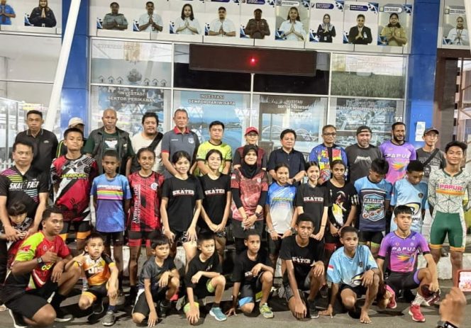 
					Tim PORSEROSI Papua mendukung Gubernur Papua, Matius Fakhiri menjadi Ketua KONI Papua periode 2026- 2030. Foto: ist