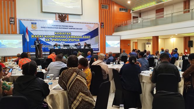 
					Peseta Rakor Kelembagaan adat yang dilaksanakan DPMK Provinsi Papua. Foto: Katharina/Kabarpapua.co